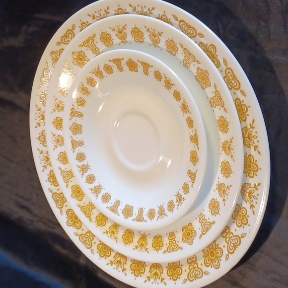 Corelle by Corning 4 peice place setting butterfly design - Picture 6 of 8